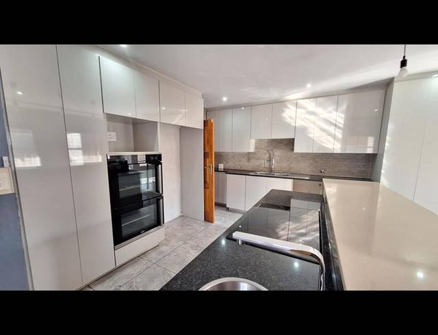 4 BEDROOM TOWNHOUSE FOR SALE IN MORELETAPARK